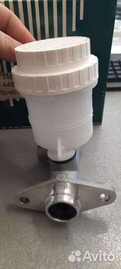 Главный тормозной цилиндр Mitsubishi l200 правый р