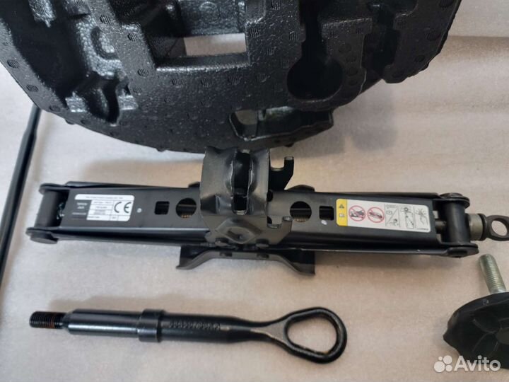 Jeep Grand Cherokee WK2 инструмент домкрат крюк