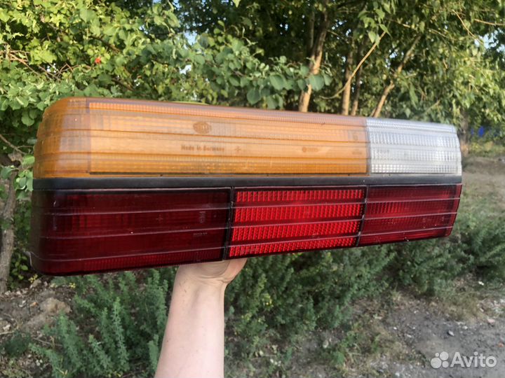 Фара правая и задниц левый фонарь Audi 80 b2