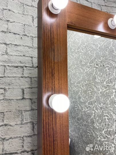 В наличии Гримерное зеркало на колесиках