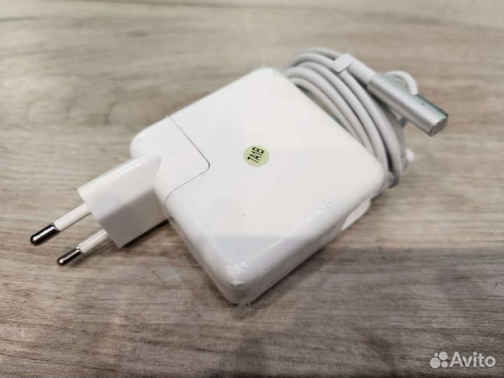 Новый Apple 45W MagSafe оригинал с обмена