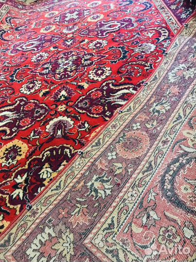 Ковер 1985 шерстяной весел на стене