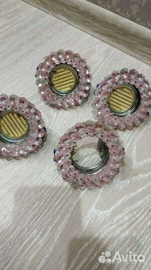 Люстра 4 шт. и 3 лампочки