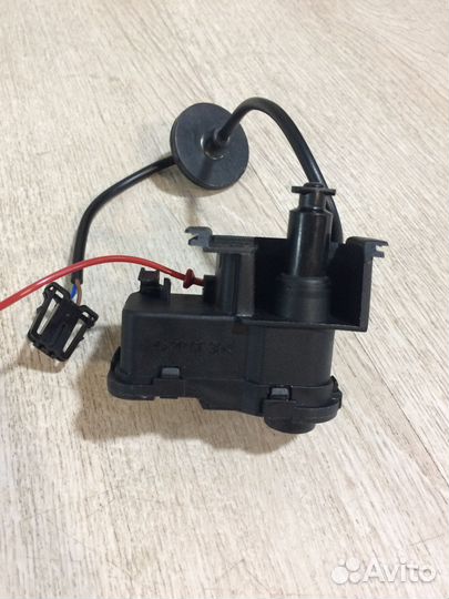 Активатор замок лючка бензобака Поло Рапид