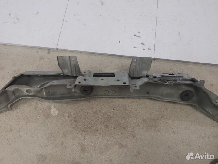 Рамка радиатора Nissan Note хэтчбек HR15 2005