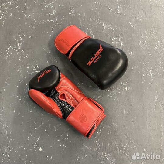 Боксерские перчатки