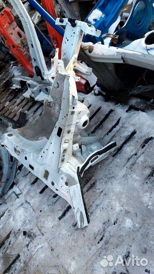 Четверть передняя левая. Kia Rio 3.2011-2017г