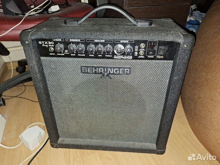 Комбоусилитель Behringer gtx30