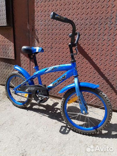 Детский велосипед с боковыми калёсиками