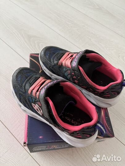 Кроссовки для девочки skechers