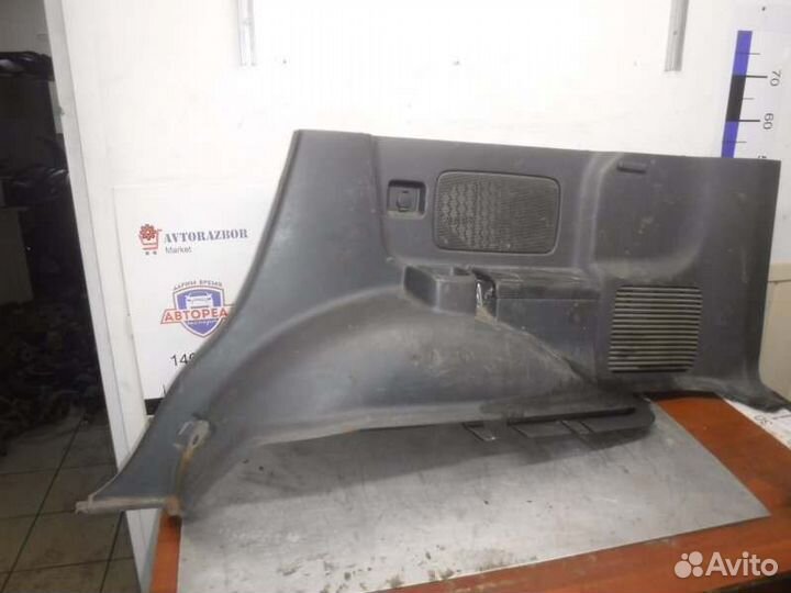Обшивка багажника задняя правая Toyota Lc Prado