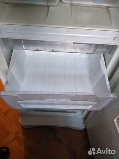 Холодильник indesit C240G