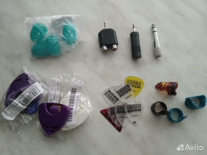 Струны и гитарная мелочовка