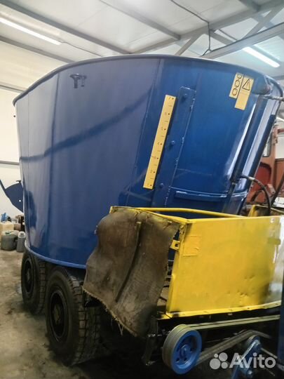 Миксер-кормораздатчик НОЭЗНО-Сельмаш КИС-8Б, 2015