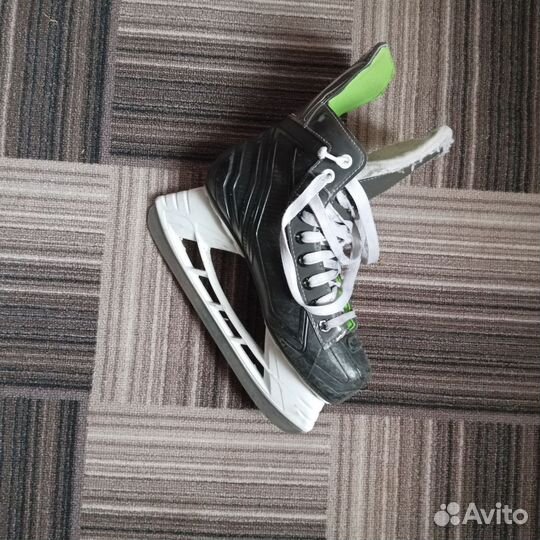 Хоккейные коньки bauer