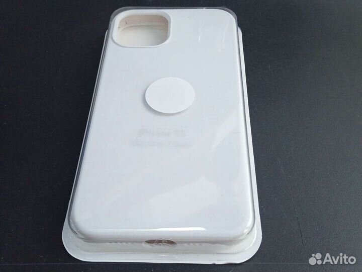 Чехол на iPhone 13