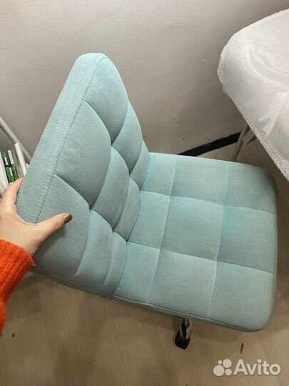 Стул мастера на колесиках