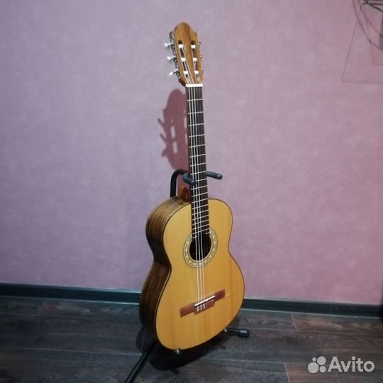Классическая мастеровая гитара