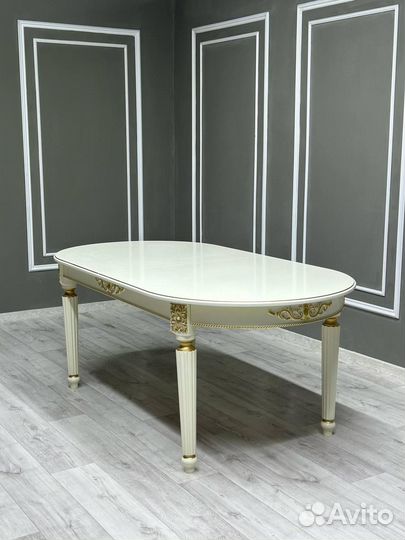 Кухонный стол и стулья новые