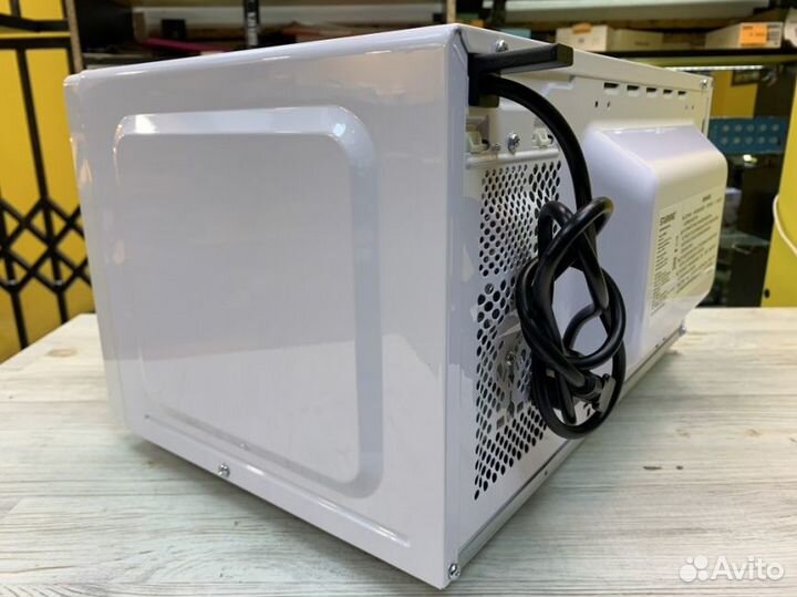 Микроволновая печь starwind SWM5920 белый
