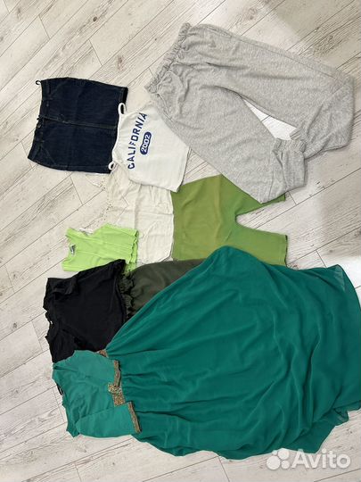 Женские вещи много, пакетами 42