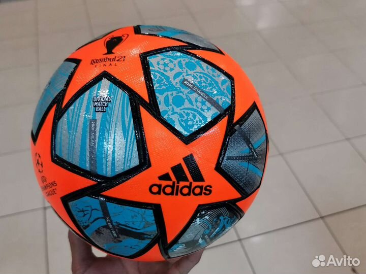 Футбольный мяч adidas зимние