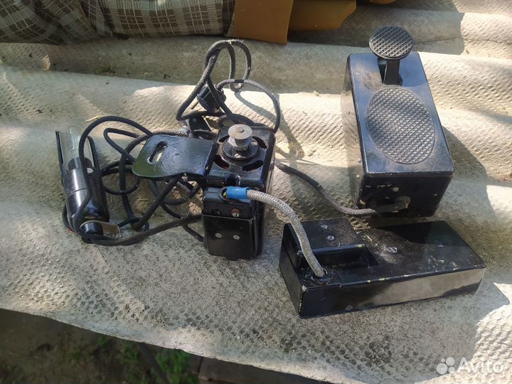 Электро привод для швейной машинки с лампочкой