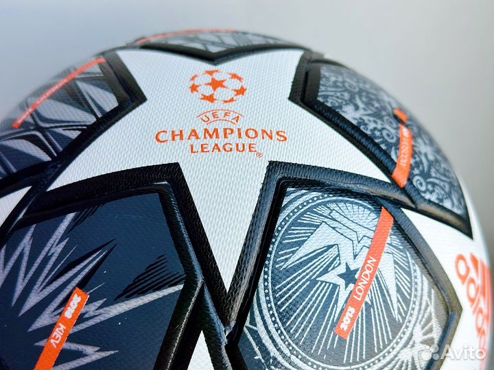 Футбольный мяч adidas