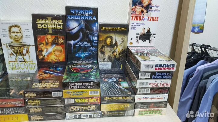 Видеокассеты с фильмами, мультфильмами