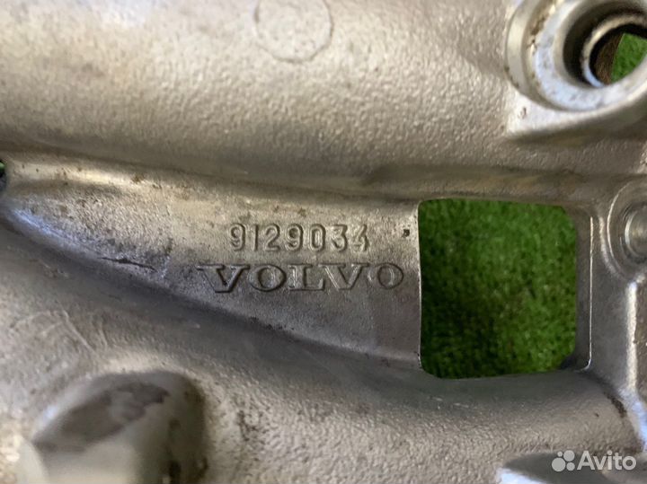 Впускной коллектор Volvo s40 1998