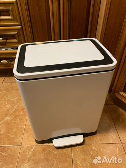 Мусорное ведро с педалью