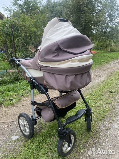 Отдам: коляска, манеж, стульчик для кормления