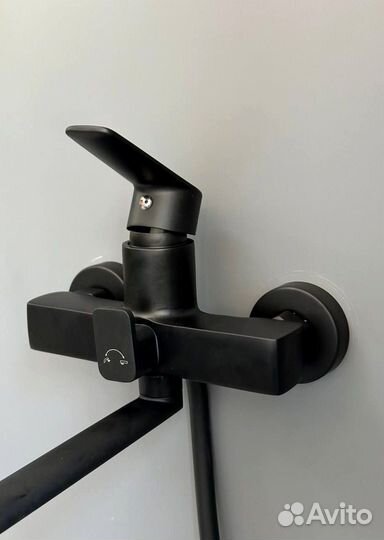 Смеситель для ванны и душа с лейкой