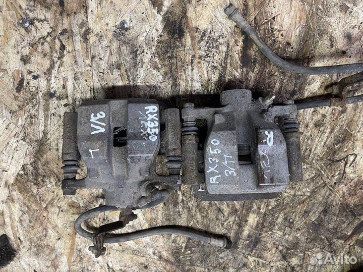 Суппорт задний правый lexus rx3 4wd 09-15