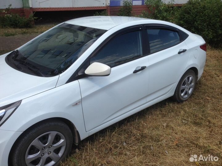 Дефлектор двери на Hyundai Solaris седан с 2010