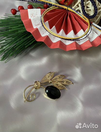 Винтажная Брошь с чёрным кораллом