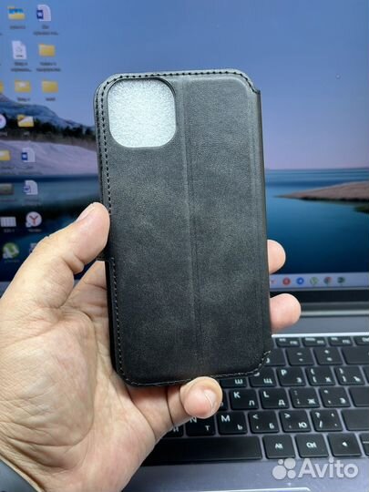 Чехол на iPhone 13