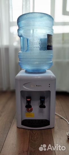 Кулер для воды с подогревом + бутыль