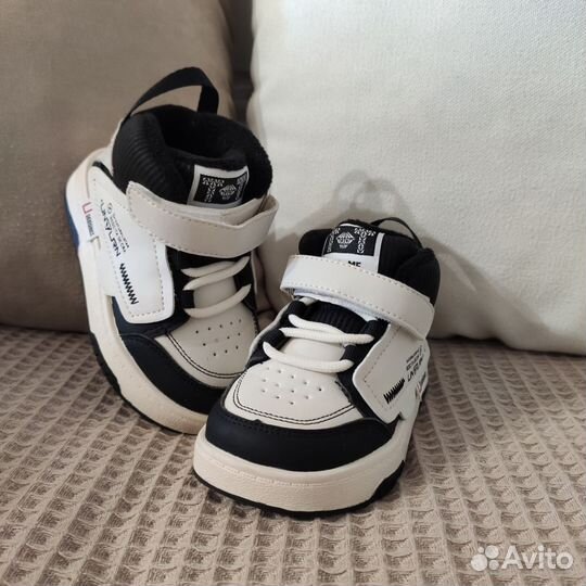 Кроссовки утепленные 22