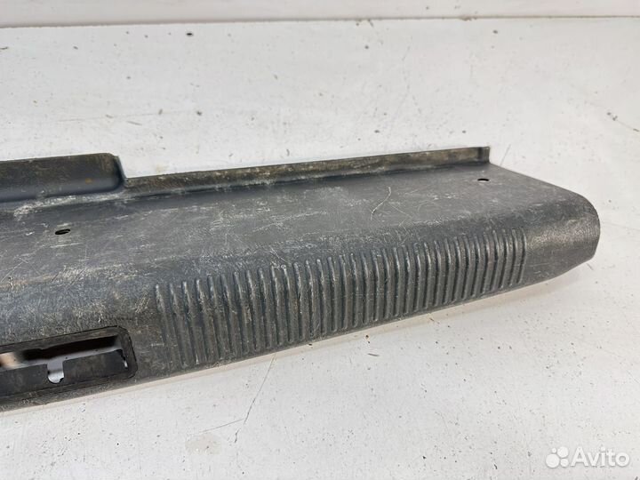 Hyundai accent накладка замка багажника