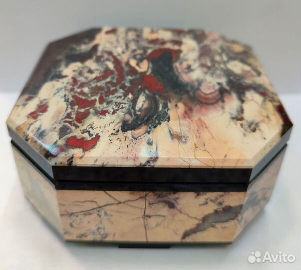 Шкатулка из яшмы