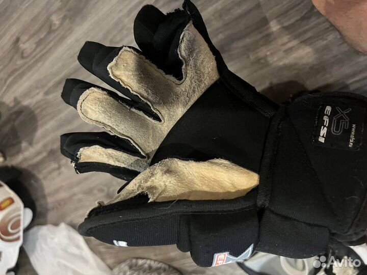 Краги хоккейные