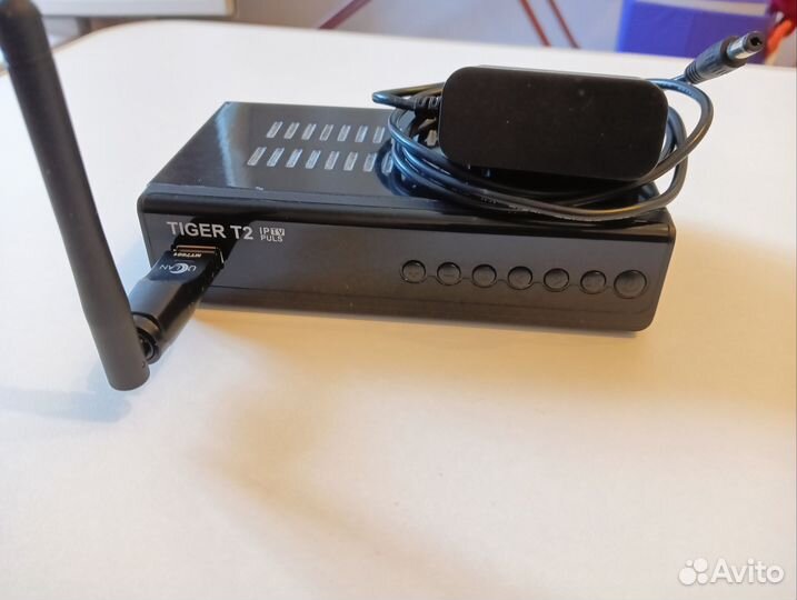 Цифровой ресивер, тв тюнер Tiger T2 iptv plus