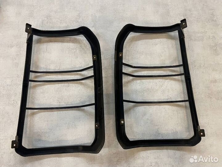 Защитa задниx фонaрей Lаnd Rоvеr Disсovеry 3 VUB50