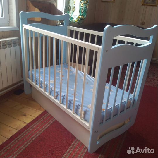 Детская кроватка