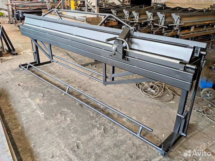 Листогиб с ножным прижимом / гибочный станок