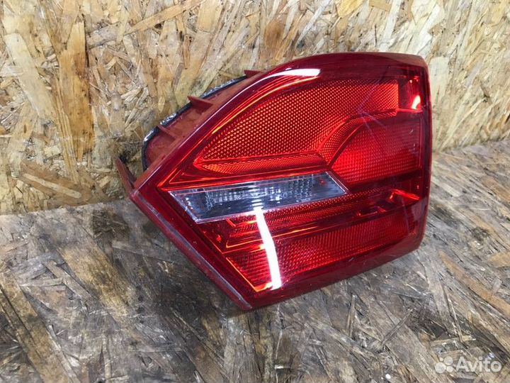 Фонарь задний правый Volkswagen Jetta 6 седан 1