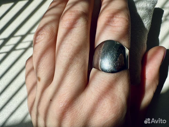Серебряное кольцо женское размер 18,5