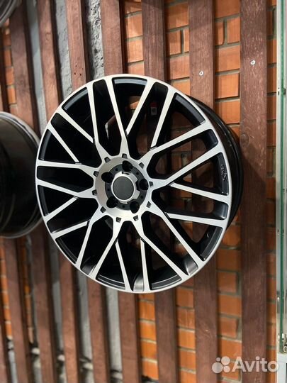Литые Диски R20 Replica momo 5*114.3 67.1