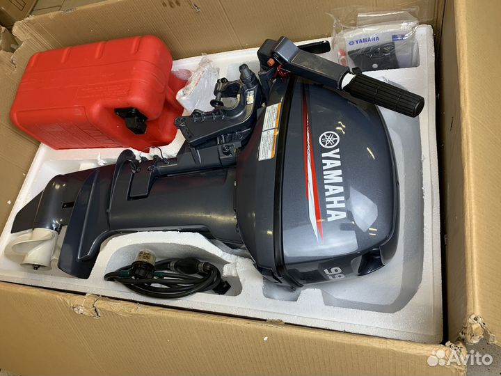 Лодочный мотор Yamaha (Ямаха) 9.9 витринный
